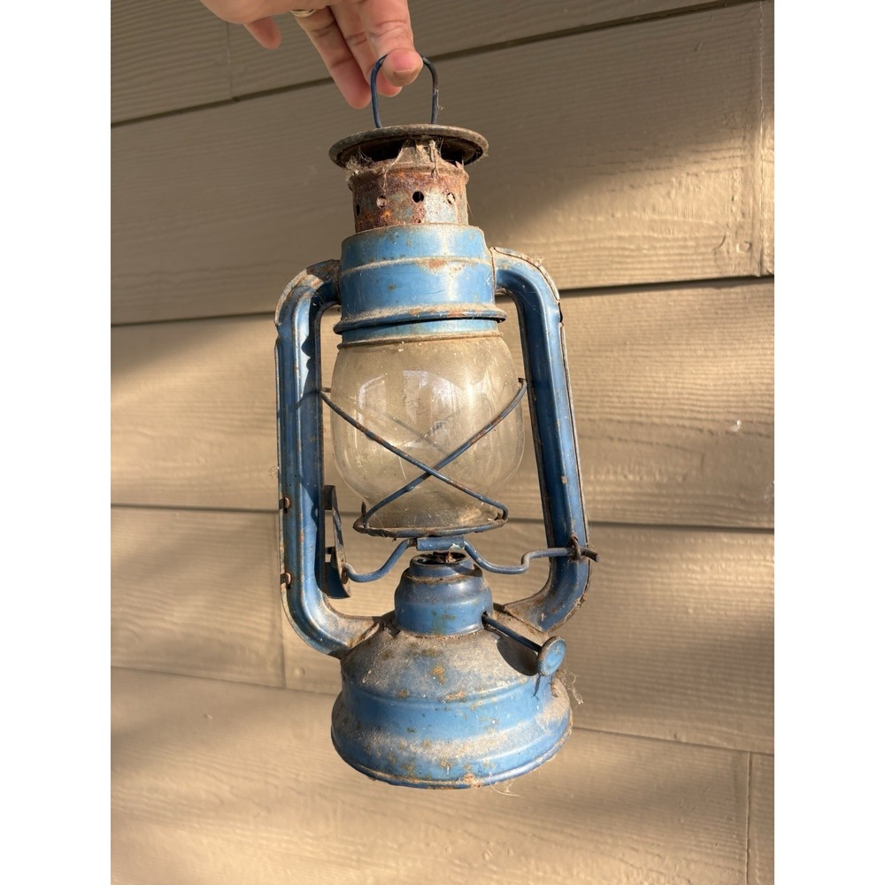 Vintage Blue Metal Kerosene Lantern Oil Lamp Rustic Farmhouse Decor‎ Style Rusty